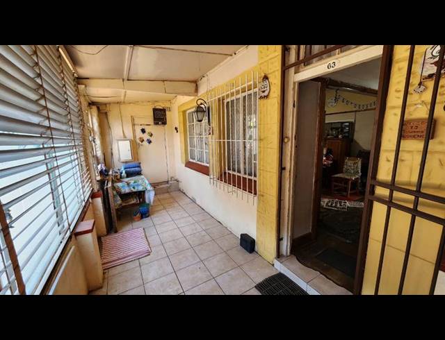 2 BEDROOM HOUSE FOR SALE IN BEZUIDENHOUT VALLEY